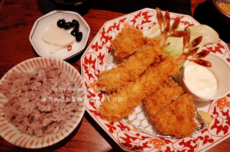 【關於美食（中壢ZHONGLI－銀座杏子日式豬排 中壢SOGO店）】Enjoy the eating time禾乃氏從口袋掏出食堂分享日誌－來自東京銀座的外皮酥脆肉軟嫩、紫蘇沙拉醬的特殊風味之