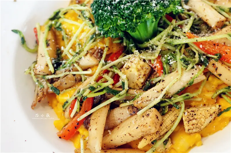 大花朵朵主題餐廳。台中一中街中友百貨義式餐廳，義大利麵燉飯牛排套餐，下午茶蜜糖吐司鬆餅，寵物友善餐廳，免費提供鮮食吃到飽!