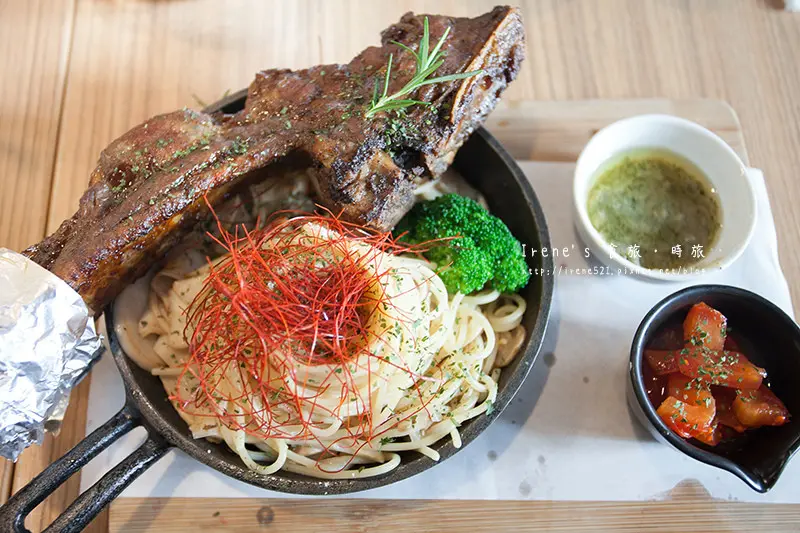 【桃園】林口長庚美食/創意料理的平價美食/點滴袋中裝的是飲品．Jo Jo yum小舅舅