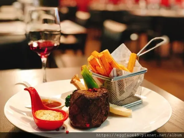 [台北美食] 令人想起初戀的餐廳「OSteak」法式牛排館 #約會牛排餐廳 #東門站