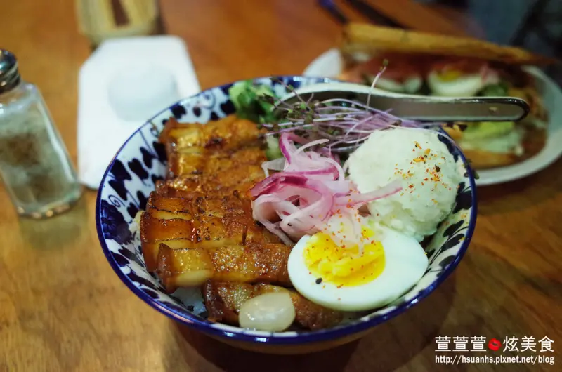 【台北】BRIDGISAN 橋下大叔。快趁爆紅前去吃吧!! 火烤五花肉入口直達天堂!! 8月新開幕的神秘小店(正餐x啤酒x輕食x甜點)(忠孝新生)