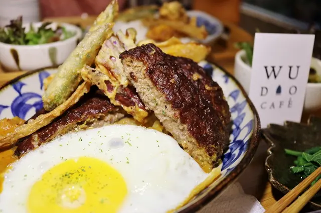 【台南美食】熨斗目花珈琲 珈哩 cafe WUDAO-新美街早午餐．咖哩推薦