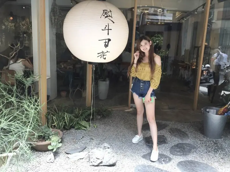 台南美食-熨斗目花珈琲珈哩優雅下午茶鏡面蛋糕女狼花高高的牛肉塔火鍋台南最美咖啡廳之一