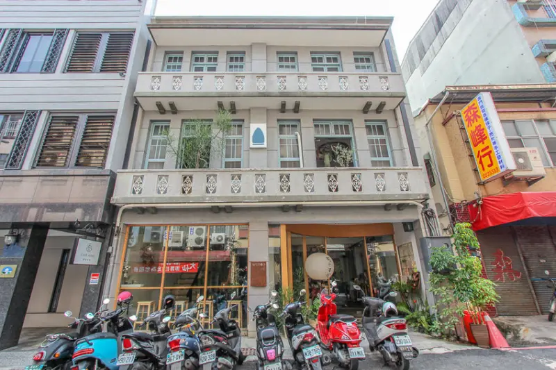 台南中西，餐點有新意，老宅風格讓你處處皆美拍的熨斗目花珈琲 cafe WUDAO。 - 微笑Joe幸運