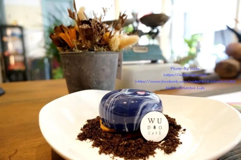 【美食♔台南中西區】熨斗目花珈琲 珈哩 cafe WUDAO。特殊限量版的鏡面甜點～是IG熱門打卡甜點，另有珈哩/定食/鍋物可選