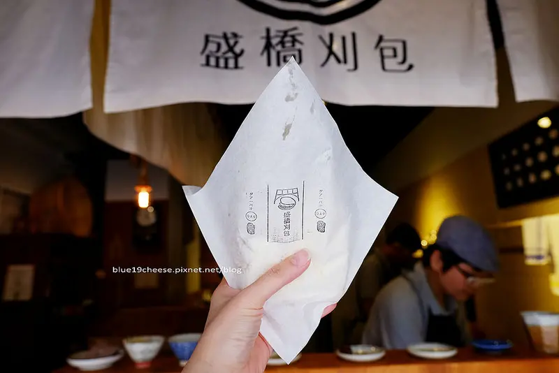 【台中中區】盛橋刈包-在日治時代的新盛橋旁賣起了創意鹹甜口味刈包.立吞銅板美食.宮原眼科和第四信用合作社旁.台中火車站商圈