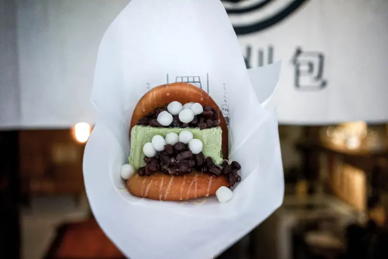 『盛橋刈包X魔王佩』台中市中區 文青就是腳勤 我不文青 我只是很餓 創意刈包料理 站著吃的特色小店/台中火車站/宮原眼科對面『內文有店家資訊』