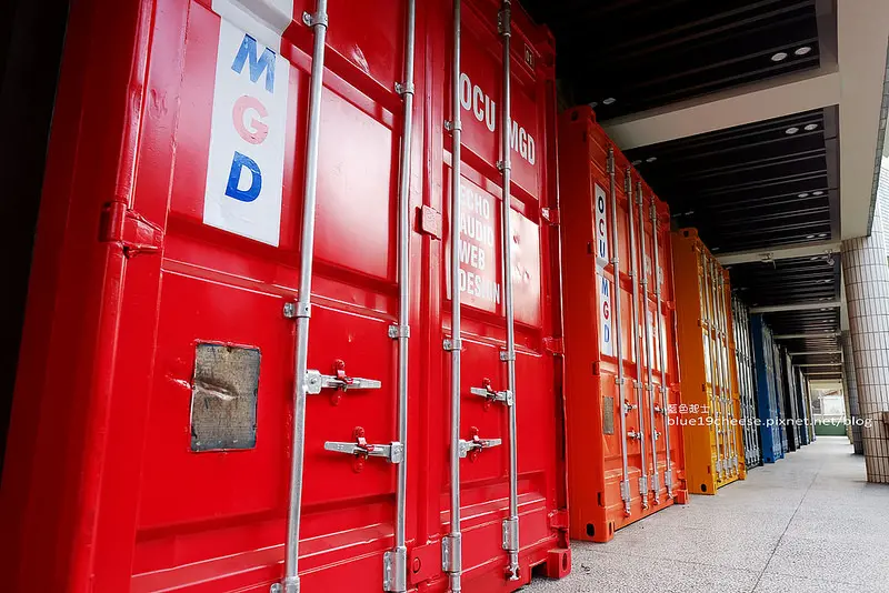 【台中西屯】僑光科技大學-彩虹貨櫃屋.七彩走廊牆面.台中免費拍照景點.IG打卡點.假日逢甲約會拍照旅遊景點親子遊~