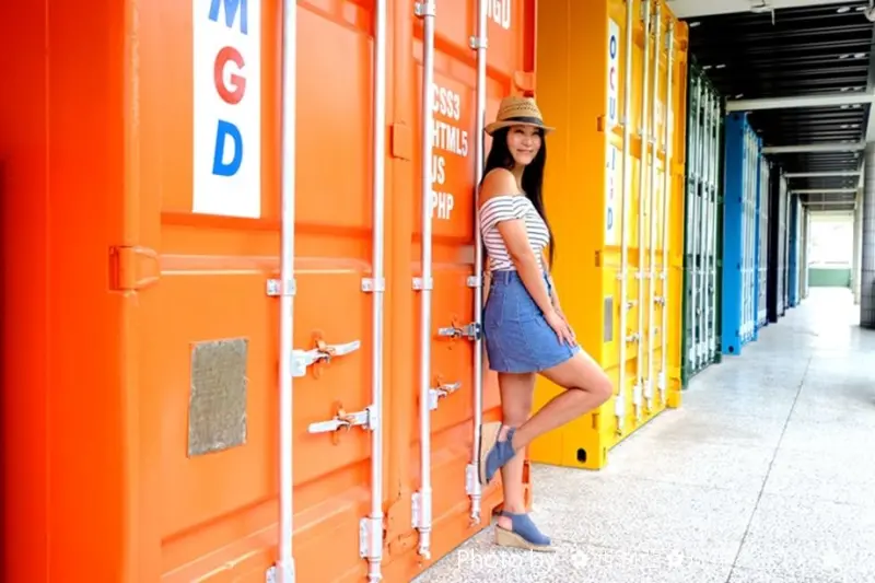 【台中。西屯區】中部打卡拍照新亮點！『僑光科大七彩貨櫃屋』糖果般色彩超夢幻，女孩兒拍照寫真好去處！