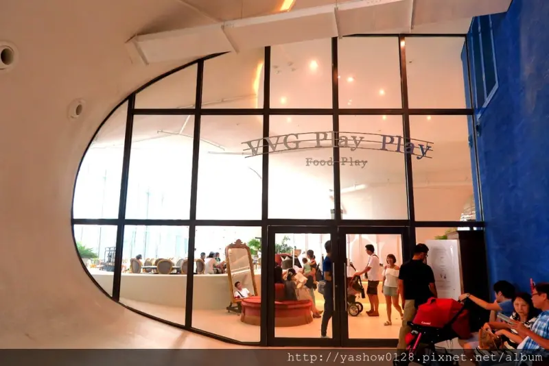 【台中國家歌劇院】好樣VVG Food Play法式buffet吃到飽餐廳~~無可比擬的洞穴設計，進來用餐就是享受!!走法式路線的餐點選擇性不多，價格也不便宜，主打的是緩慢的生活美學態度，享受一場建築