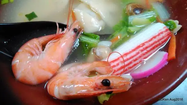 「御廚房精緻雲吞料理」 --- 湯鮮麵Q有咬勁的「海鮮麵疙瘩」