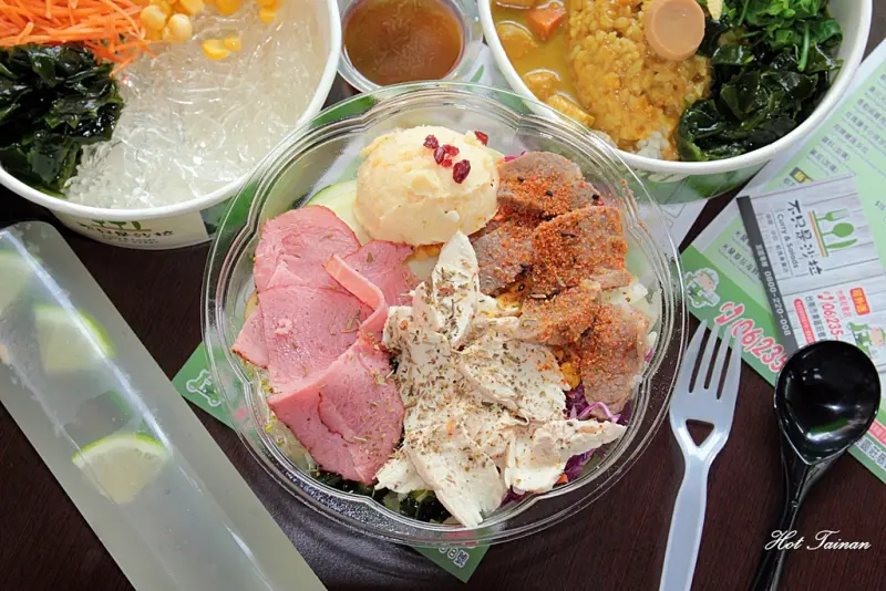 【台南東區】不只是沙拉：平價輕食新選擇，外食族女性的最愛！沙拉原來還可以這樣吃，那樣配~