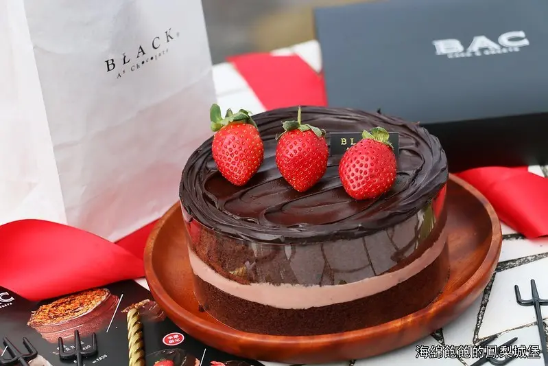 草莓控推薦『BAC Cake&Sweets』期間限定，黑嘉侖草莓巧克力蛋糕！生日蛋糕，菜單價位，分店資訊(台北車站)