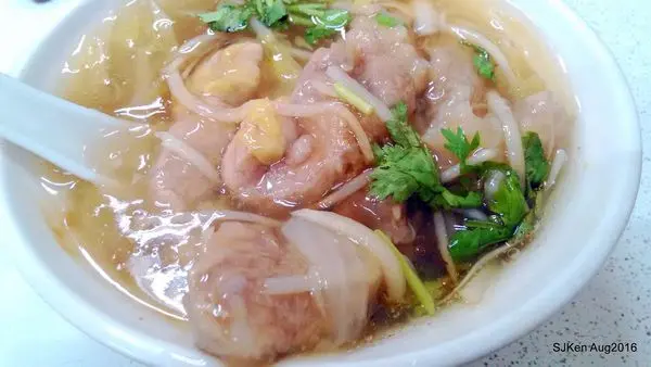 「阿宗魚翅肉羹」永吉店  --- 肉羹湯 + 炒米粉 + 炸甜不辣 + 燙青菜