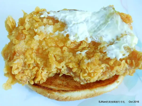 中國信託7-11 ATM  酷碰A個GO「肯德基炸雞優惠套餐」--- 咔啦雞腿堡 + 勁爆雞米花 (小) + 香酥脆薯(小) + 可樂(小)