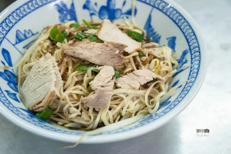 ｜屏東美食｜阿婆麵店，無招牌、無菜單超人氣在地古早味麵店 - 阿婷的旅行札記。