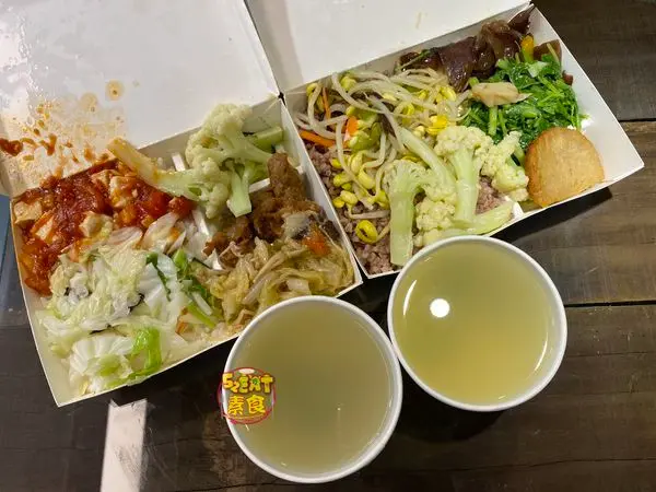 台中北區素蔬食便當》共品指月素食菜單價位大公開！ CP值極高只要60元吃飽飽的素食自助餐～台中中友一中必吃美食小吃餐廳推薦。
