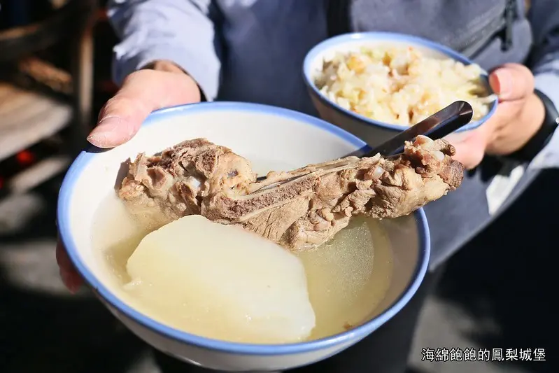 2019米其林必比登美食/延三夜市小吃『高麗菜飯/原汁排骨湯』古早味在地人必吃美食！菜單價位(捷運大橋頭站)