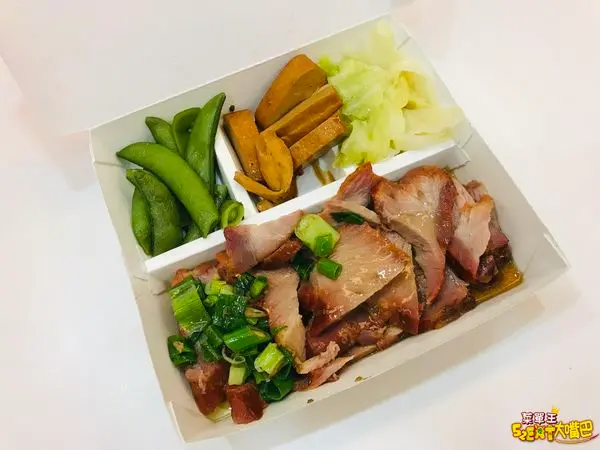 台中西屯美食燒臘便當》香港京華燒臘菜單價位大公開！給肉不手軟道地香港味的港式燒臘～台中逢甲西屯路必吃美食小吃餐廳推薦。