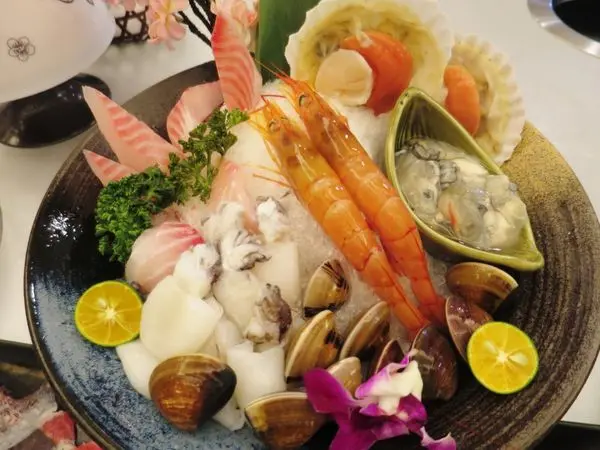 *板橋火鍋*樂聚鍋物，高CP值的六種海鮮鍋超澎湃~臉書打卡還送日式麻糬唷!(捷運亞東醫院站)