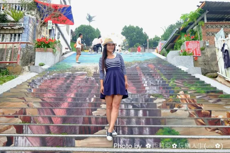 【苗栗。三義鄉】觀光新亮點！利用獨特的長階梯融入當地特色繪製而成3D彩繪，好奇嗎？那就來去一趟『建中國小』吧！