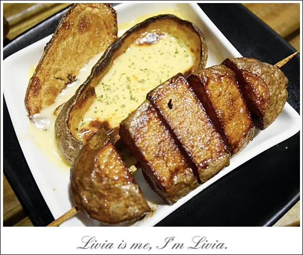 美食。餐廳│ 台北中山區 行天宮捷運站 燒鳥串道-吉林店 行天宮串燒居酒屋 串燒/宵夜/日式煉乳烤麻吉 ❤跟著Livia享受人生❤