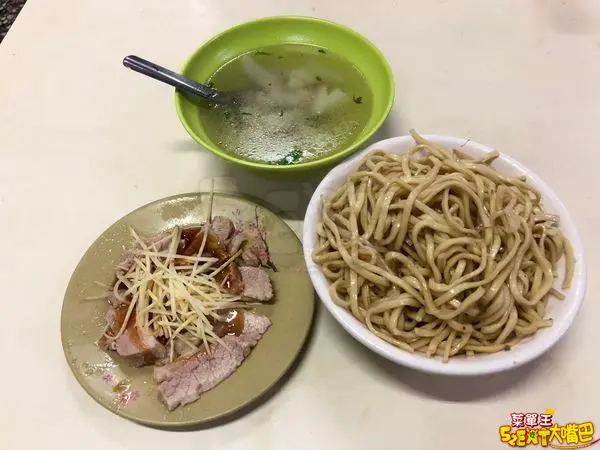 【阿發拉仔麵菜單價位大公開】在地熱賣30年老店的古早味美食～彰化必吃美食小吃餐廳推薦！招牌菜拉仔麵、白切肉、豆腐湯。