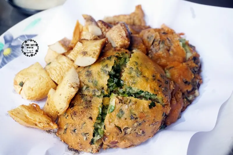 南投草屯榕樹下扣仔嗲，南投草屯在地傳承一甲子的古早味銅板美食小吃 - Cyndi loves享食天堂