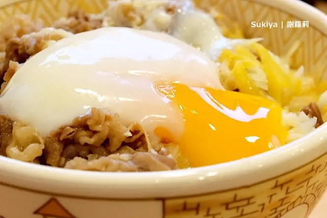 《三重♥食記》Sukiya すき家。新北市第一家座落三重囉！24小時營業，不管是早餐、午餐、晚餐、宵夜，任何時段任你吃不打烊！(菜竂站)