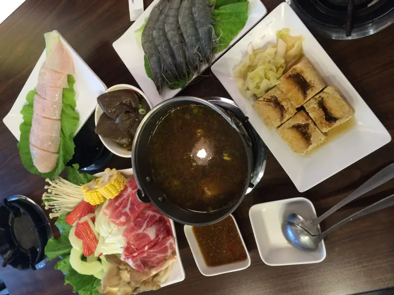 捷運美食CP值爆表，非這家火鍋不然不吃麻辣鍋