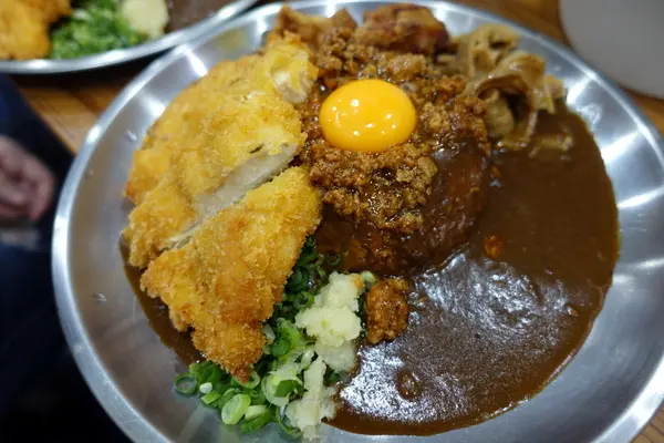 (胖樺食記) 台日合璧重口味推薦咖哩「本家台灣咖哩-光華店」/捷運忠孝新生站/不收一成服務費/大胃王