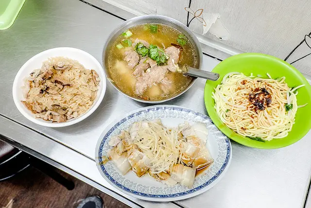 【板橋美食里】【板橋站美食】板橋三代老店-邱家油飯肉羹