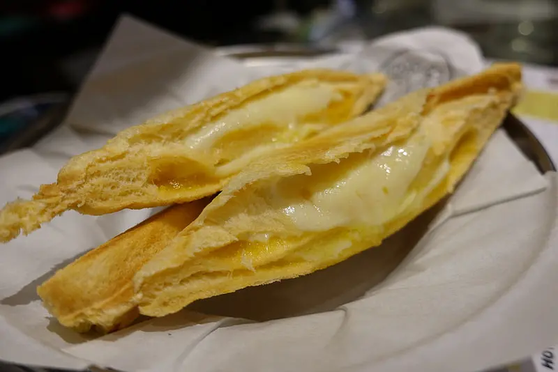 (胖樺食記)捷運公館商圈推薦美食「倆倆號汀洲店」/邪惡值破表咖椰馬芝瑞拉吐司/排隊人氣店/現打果汁