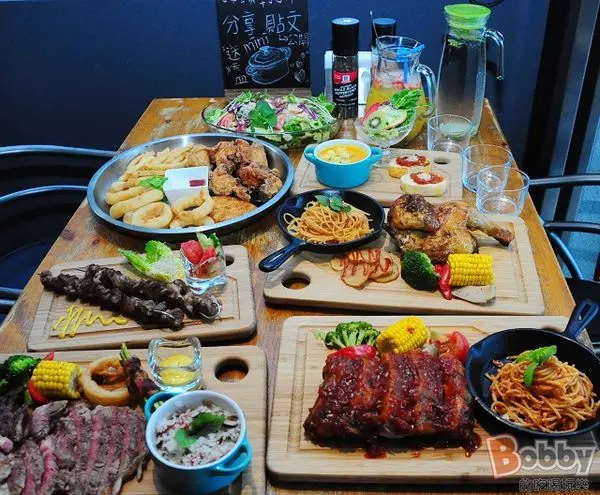 【新竹燒烤餐廳】烤舖.吧 Roast room8.西式炭火燒肉.網路超人氣推薦.明湖路必吃美食(牛排/烤雞/豬肋排/羊肉串/沙拉)