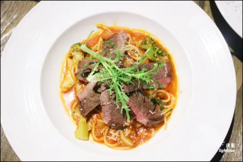 [ 善導寺、中山站．林森北路美食 ] 淺藍 × T-Park Café&eatery ～ 又酷又可愛，平日不限時，義大利麵與漢堡都意外好吃的玩具公園