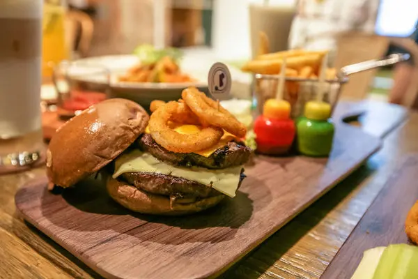 巷弄間充滿文青氣息的咖啡店/一票玩到底T-Park Café&eatery不限時餐廳/桌遊、聚餐、派對、包場、展覽/台北中山區捷運中山站(附菜單)