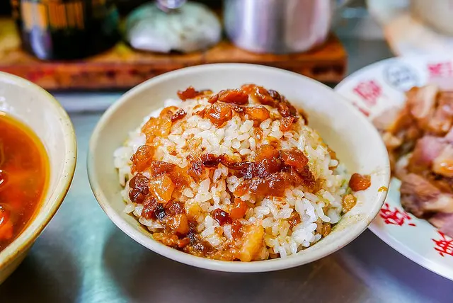 【基隆美食】基隆廟口22號攤豬腳.蝦仁羹.金色滷肉飯