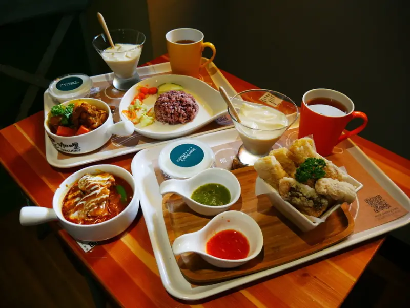 【Angelas日嚐】信義安和巷弄裡的健康取向咖哩，來自花蓮的胚芽與黑米，風味辛辣特殊的峇峇咖哩鮮魚，有機豆花與冬瓜檸檬茶甚是解暑去渴【家咖哩-安和店】