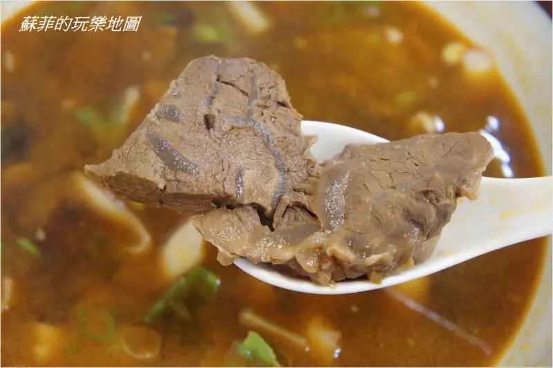 《捷運小碧潭站新店美食》口品小館~香噴噴的紅燒牛肉麵、Q彈紮實的刀削麵
