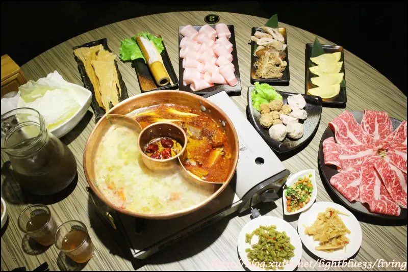 [ 安和路．遠企週邊美食 ] 涮八方精緻鍋物～老字號台北酸菜白肉鍋，兩個人也能吃豪華鴛鴦鍋，鴨血豆腐無限續