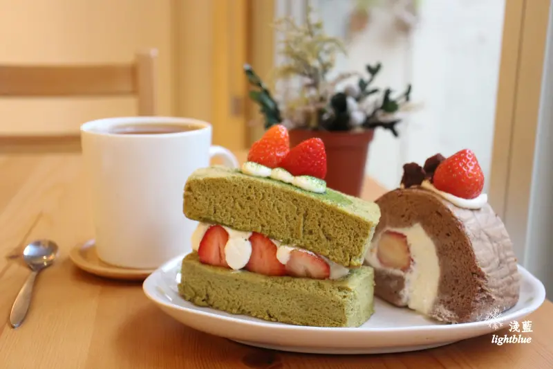 [ 行天宮站美食 ] 淺藍 × 填一點～圍裙-抹茶草莓、松露草莓巧克捲，被乾燥花圍繞的溫馨手做甜點