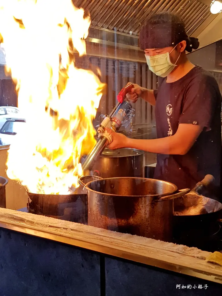 高雄左營/近高捷巨蛋站日本拉麵震撼火焰秀挑戰你的感官 挑逗你的味蕾~札幌炎神拉麵