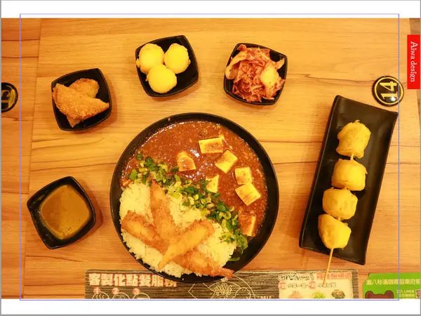 【苗栗美食】涮八秒湯咖哩，湯品和飲料無限暢飲！有拉麵、咖哩飯、串炸，超平價！大份量！還贈送小孩玩具，就感心耶！