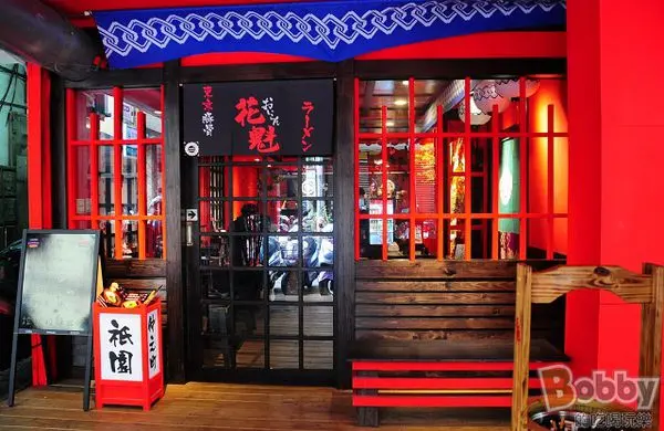 【新竹拉麵】花魁東京豚骨拉麵.豚骨湯頭.日系裝潢.道地口味.不油膩.新竹市區拉麵推薦（豚骨溏心蛋拉麵/味噌豚骨拉麵/燒烤叉燒飯）