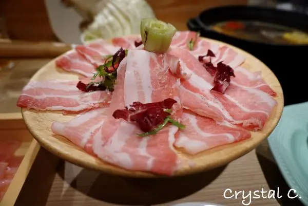 【台北美食推薦】小農鍋物 鄉村風新鮮自然食材 用餐環境舒服 自由寶貝豬跟舒康雞甚至素食鍋都好吃推薦(火鍋 涮涮鍋)