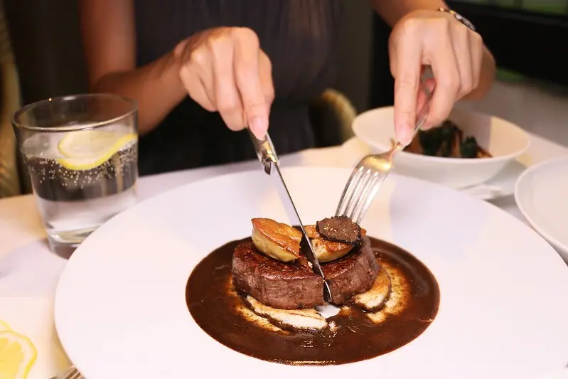 台北米其林牛排餐廳『寶艾西餐廳/台北君悅大飯店』2019主廚狂想曲套餐，情人節、過節、慶生、求婚推薦！菜單價位(捷運市政府/台北101站)