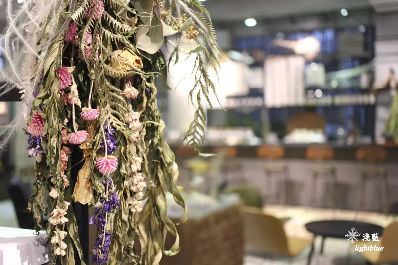 嘉義景點：淺藍 × 承億小鎮慢讀～文青書店還有好多生活文創選物與滿滿乾燥花，好拍又好逛