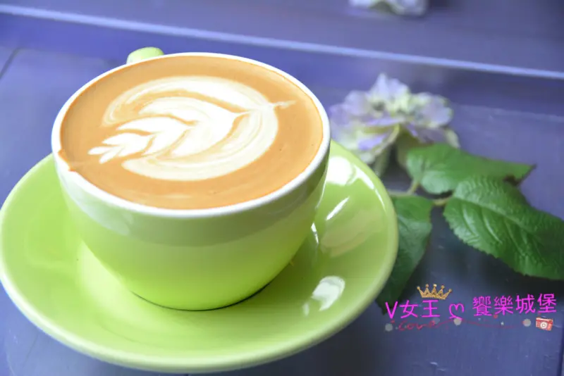 【食。台北】大稻埕咖啡館 D.G Cafe 花園咖啡 低調隱身於迪化街裡的秘密玻璃屋，讓你感受像在歐式鄉村風格的咖啡廳裡享用早午餐、下午餐的氣氛