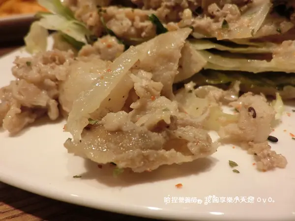 【新北土城早午餐】《豐滿延吉店》百元上下巷弄美食。咖啡下午茶、鮭魚明太子沙拉、鹽烤豬五花拖鞋堡、騎士拼盤、綜合起司炒蛋鮮奶吐司