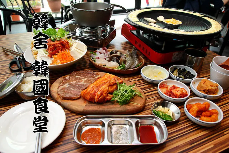 [桃園市] 桃園巷弄超人氣韓國料理，貼心全桌邊烤肉服務，雙人海陸烤肉套餐超澎派！ 韓舍 韓國食堂
